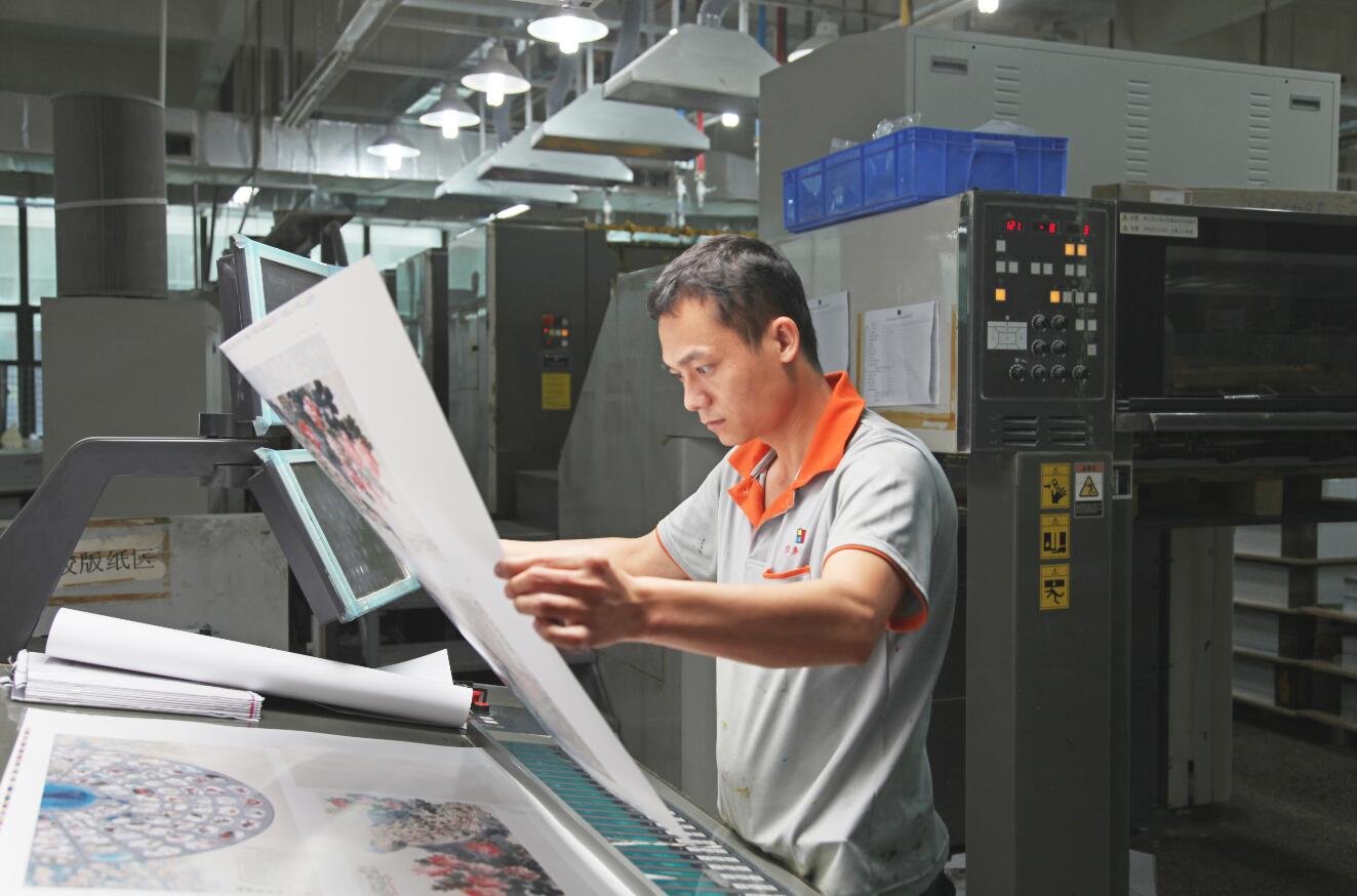 A close-up macro shot showing the dot pattern of offset printing versus digital printing.